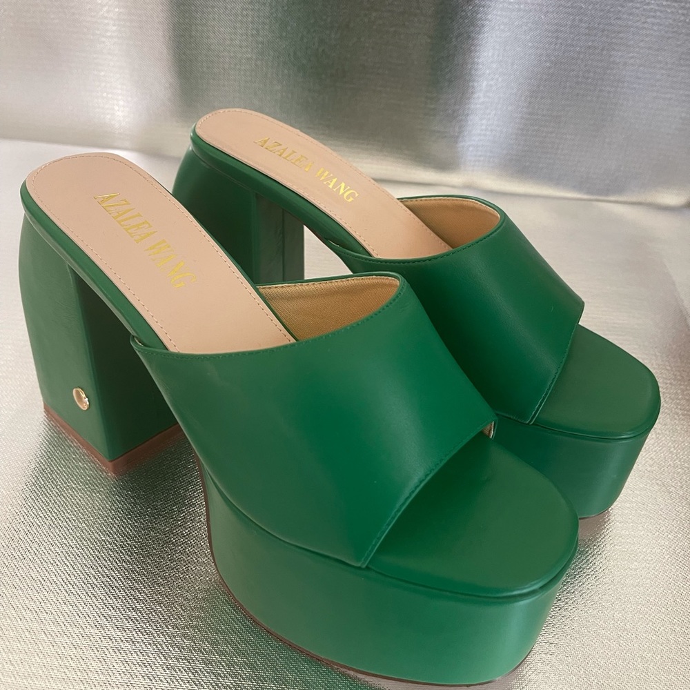 Green Azalea wang platform heels. Size 8.5 women’s.
